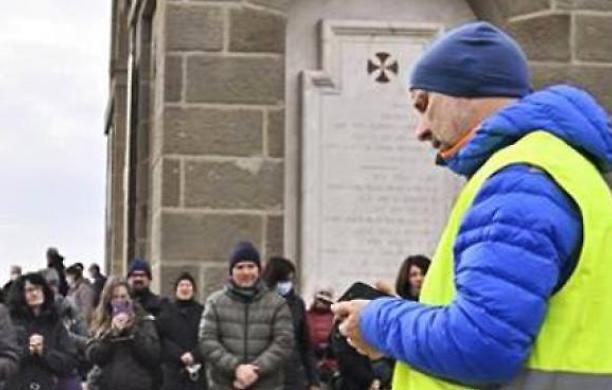 Parte il pellegrinaggio di don Emanuele contro il green pass di Draghi: &laquo;Profonde ingiustizie con la scusa della pandemia&raquo;