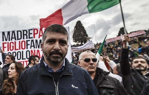 Di Stefano lancia 'Exit', il movimento contro la deriva sanitaria e del controllo 