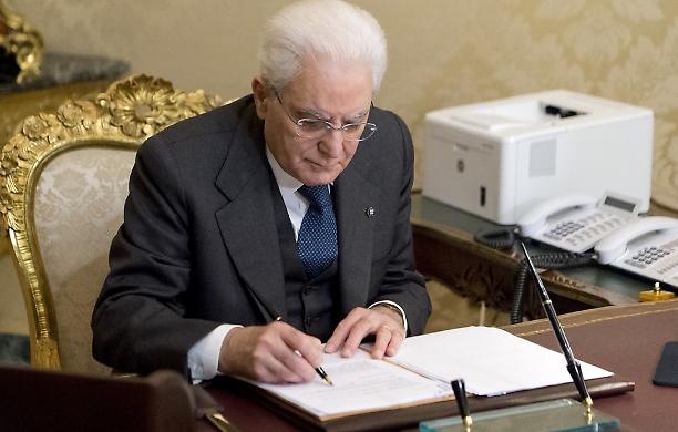 Mattarella ripaga bene la fedeltà del Pd, nominando un Dem segretario del Consiglio supremo di difesa: ruolo da sempre riservato a un militare
