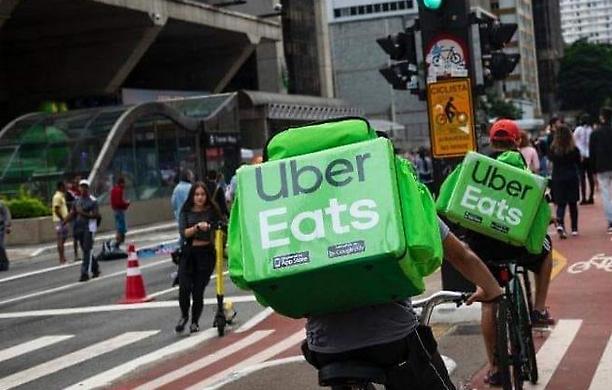 Il caso del caporalato sui rider di Uber Italy, arriva il risarcimento da oltre 400mila euro