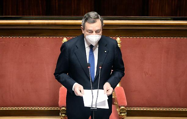 Draghi: tutti i profughi ucraini in Italia potranno lavorare (giusto), basta un tampone. Per i lavoratori italiani, invece, ci vuole il super green pass