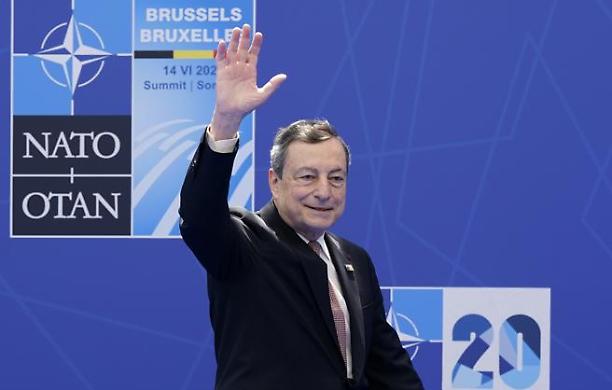 La Camera autorizza Draghi a inviare armi in Ucraina e personale militare alla Nato