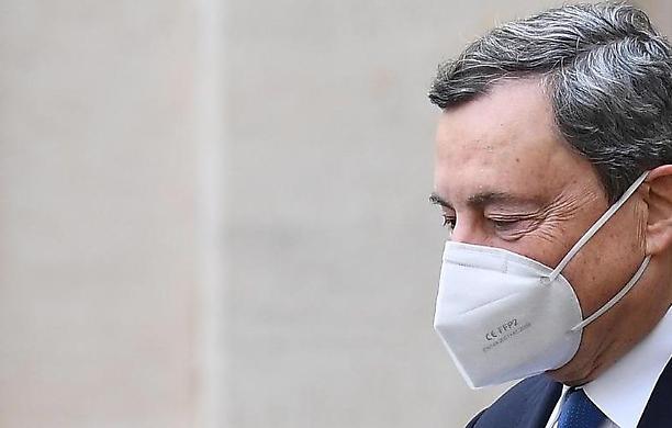 Draghi concede il green pass base ai lavoratori, vaccino obbligatorio per sanitari e Rsa fino alla fine dell'anno