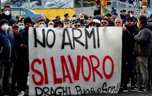 Draghi a Napoli, ira degli operai della Whirlpool: «Sono passati 8 mesi dall'incontro in cui ci garantì un interessamento sul dossier»