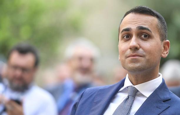 Ad capocchiam, Giggino Di Maio espelle dall'Italia 30 funzionari russi. Mosca: «Un passo che non rimarrà senza risposta»