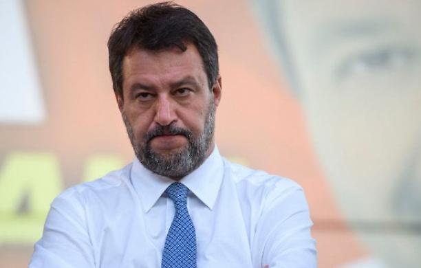 Salvini contro la BCE: «Vogliono svenderci come la Grecia». Matteo, ci stai al governo con chi ha svenduto la Grecia