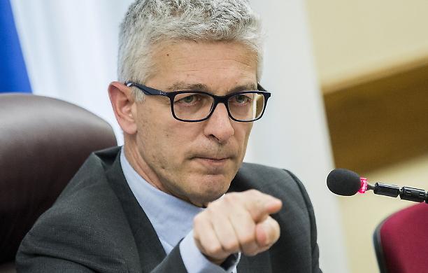 L'ultima di Nicola Morra: «Revocare la nomina di Andreotti a senatore a vita»