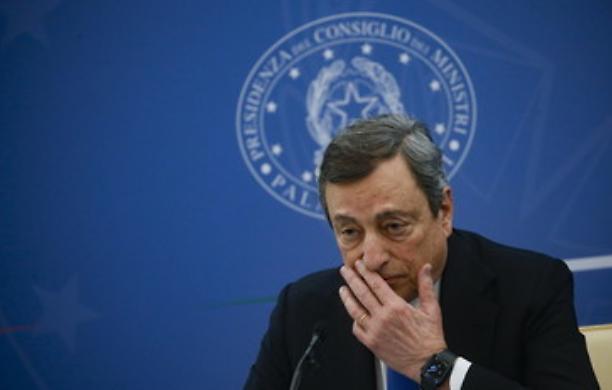 Draghi si dimette, ai ministri: &laquo;La maggioranza non c'&egrave; pi&ugrave;, grazie per il vostro lavoro&raquo;