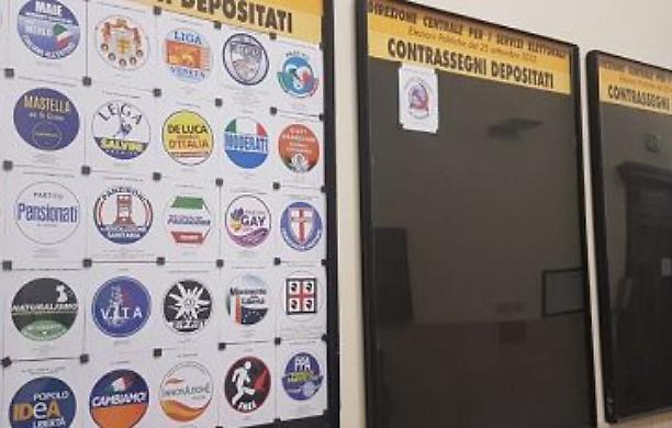 Scade la consegna dei simboli, entro sabato le candidature. Conte convoca le parlamentarie M5S, Cappato raccoglie le firme on line