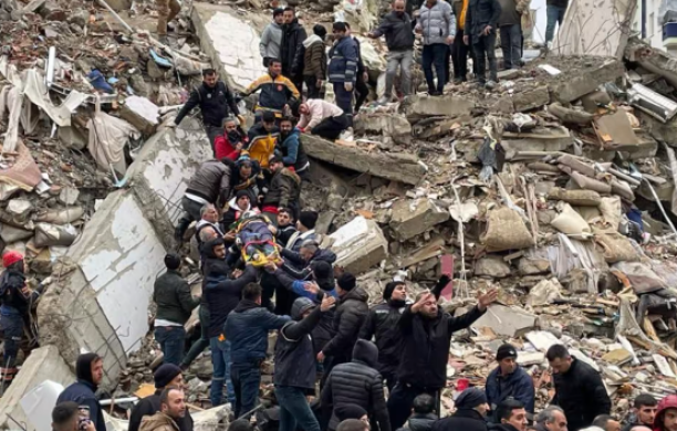 Terremoto in Siria e Turchia, sale a 1400 il numero dei morti. Allarme tsunami rientrato sulle coste della Puglia, della Calabria e della Sicilia 