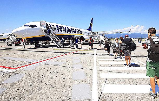 Decreto sui voli per Sicilia e Sardegna, Ryanair gela il Governo: «Ridicolo e illegale»