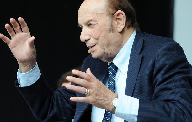 Non solo innamoramento e amore, Alberoni ha svelato il grande ciclo delle ondate collettive che rigenerano politica e società