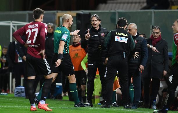 La Premier League e la Rivoluzione Arbitrale: Microfoni sul Campo per Spiegare le Decisioni Controverse