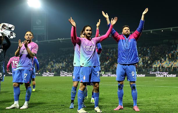 Frosinone-Milan: Un tira e molla emozionante sul campo di calcio