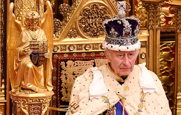 Re Carlo III: la diagnosi di cancro e l'onda emotiva che scuote il Regno Unito