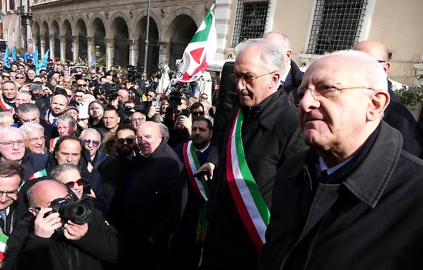 La Battaglia per i Fondi del Sud: tra Polemiche e Scontri Politici