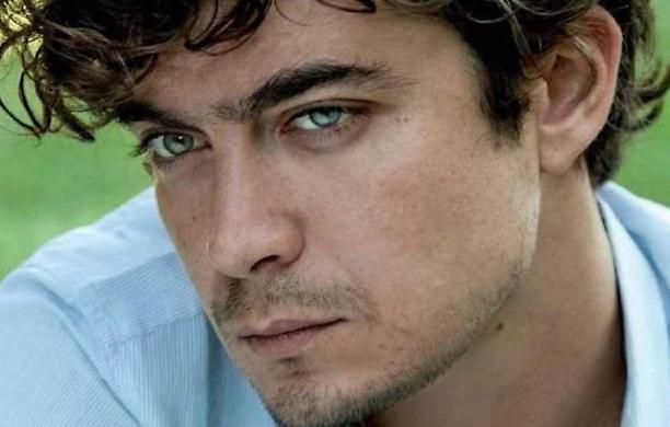 Riccardo Scamarcio: il mosaico di un attore tra arte, famiglia, e amore per la figlia