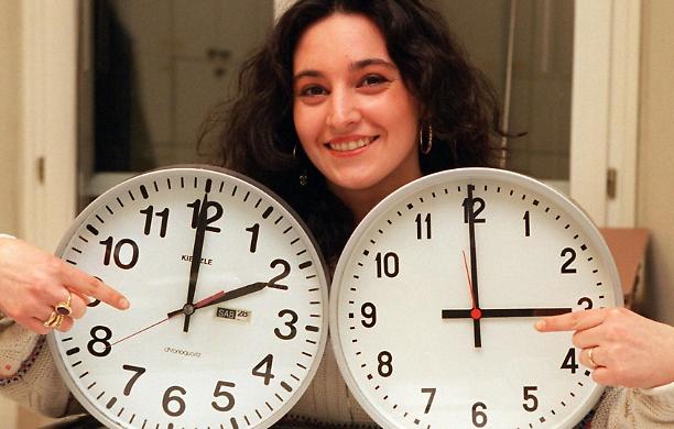 Torna l'ora legale: si dormirà 60 minuti in meno, ma si risparmieranno 90milioni di euro in più