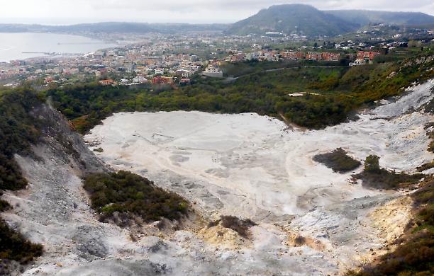 Terremoto a Napoli: una città in allerta tra scosse e bradisismo