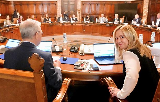Il Governo Meloni tra mini-condono e riforme: una corsa contro il tempo