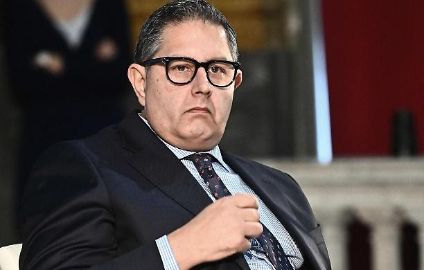 Il Caso Toti: Un Intricato Intreccio di Finanziamenti e Favori