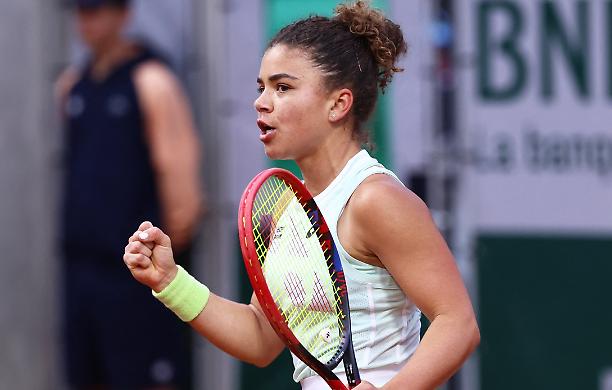 Jasmine Paolini: La Nuova Stella del Tennis Italiano Brilla a Parigi