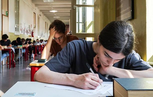 Maturità 2024: Tra Classici e Contemporanei, le Tracce che Sfideranno i Maturandi