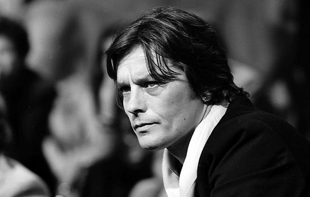 Alain Delon: L'Icona del Cinema Francese che Ha Stregato Generazioni