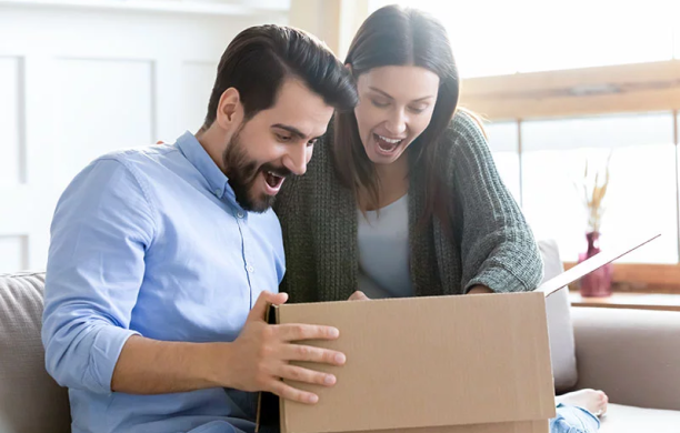 Come spedire un pacco regalo o un pacco da gi&ugrave; a Natale: consigli pratici per far arrivare tutto perfettamente