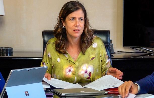In Sardegna la maggioranza fa quadrato su Todde, la governatrice: «Sono legittimata ad andare avanti»