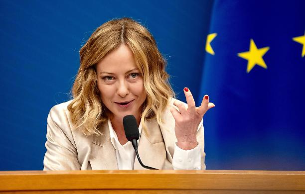 La Conferenza Stampa di Giorgia Meloni: Un'Analisi delle Nuove Direttive Politiche