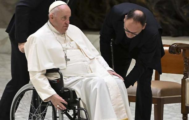 Bocche cucite al policlinico Gemelli sulle condizioni di Papa Francesco