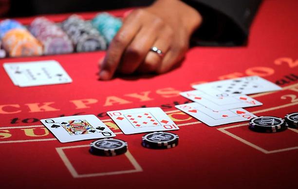 Differenze e analogie tra la legislazione dei casinò online in Svizzera e in Italia