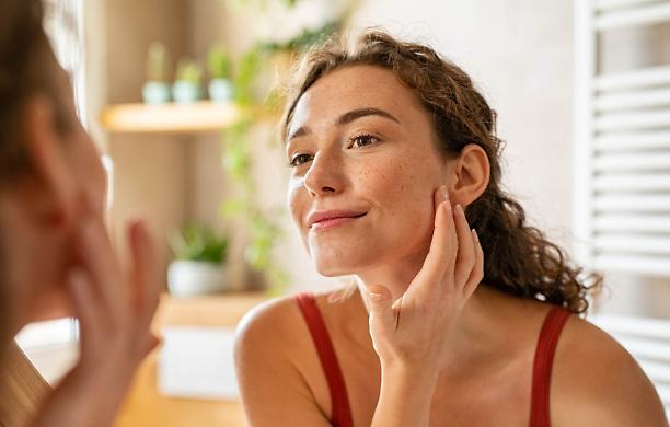 Primavera, tempo di rinascita per la pelle: come prendersene cura tra alimentazione e cosmetici giusti