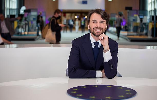 Il piano di riarmo europeo "illegale". Furore (MS): "Sconfessata di Ursula von der Leyen"