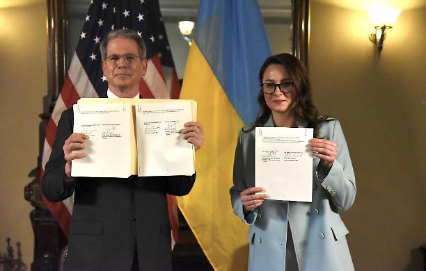 Trump si prende le terre rare dell'Ucraina: &laquo;Avremo pi&ugrave; di quanto abbiamo speso&raquo;. E senza garanzie di sicurezza a Kiev