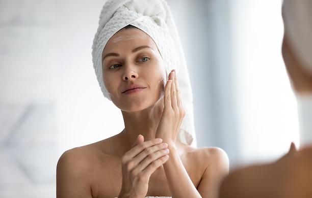 Dal viso al corpo: routine skincare a 360°