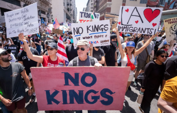 proteste contro trump negli usa, lo slogan “no kings” e il braccio di ferro sulla guardia nazionale
