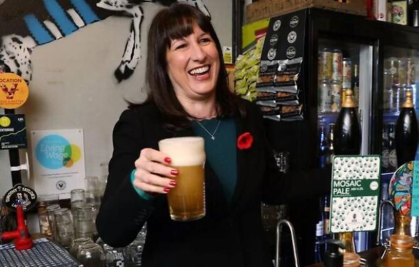 pinte amare per rachel reeves: il ban dei pub britannici che preoccupa i laburisti
