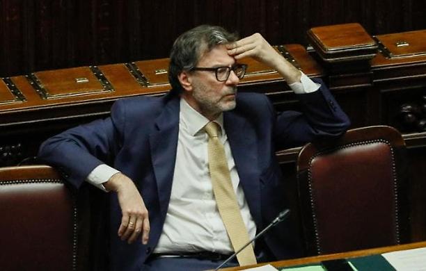 manovra, via libera in commissione tra tensioni: il maxi del governo, pensioni e il nodo condono