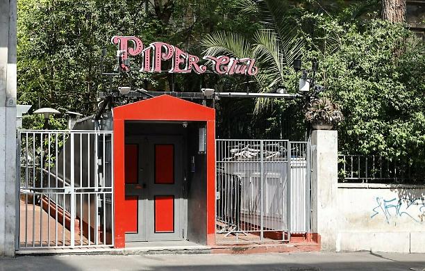 Sigilli allo storico "Piper" di Roma