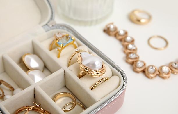 Gioielli per laurea: cosa regalare a chi ha appena raggiunto un traguardo importante