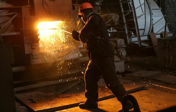 Polveri, gas e vapori: i pericoli invisibili negli ambienti di lavoro