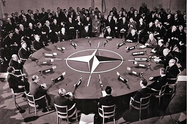 L'Italia e la NATO, dall'adesione a Berlinguer