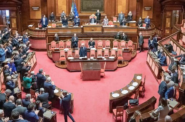 Il taglio delle poltrone non fa diminuire la spesa per i parlamentari