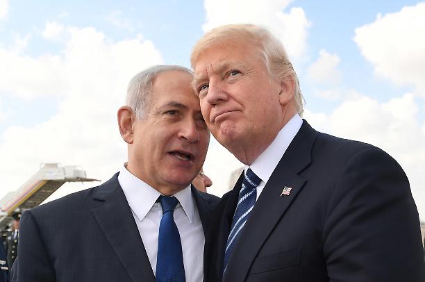 Attaccano l'Iran perch&eacute; non deve avere l'arma nucleare, per&ograve; tutti zitti su Israele che &egrave; piena di armi nucleari. Acerbo: &laquo;Trump e Netanyahu due terroristi&raquo;